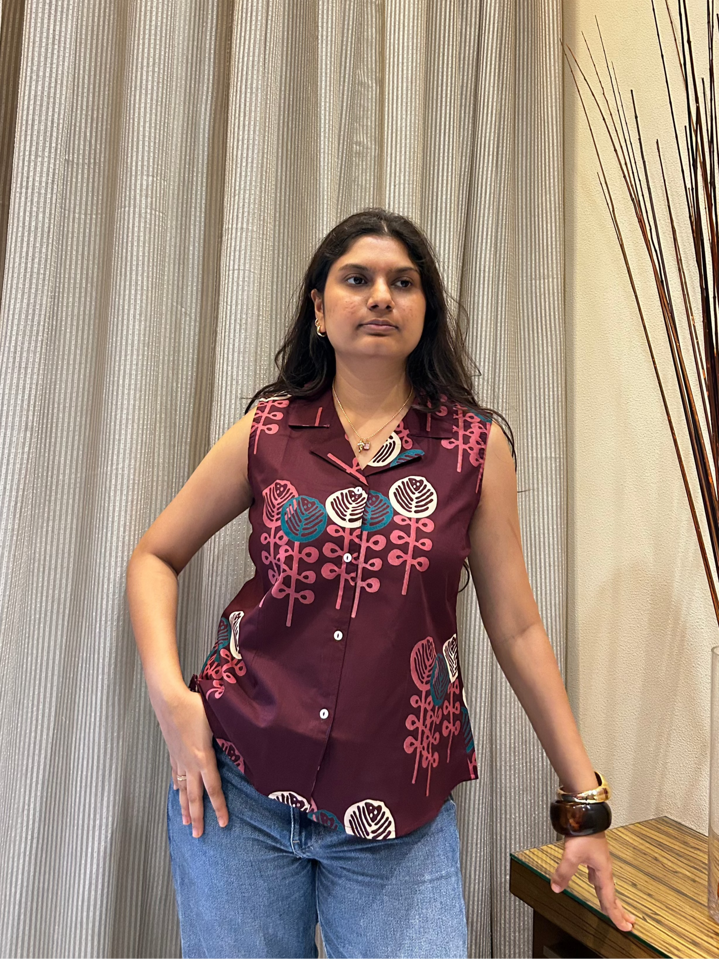 Choti choti batein: Bin bole sleeveless collar top