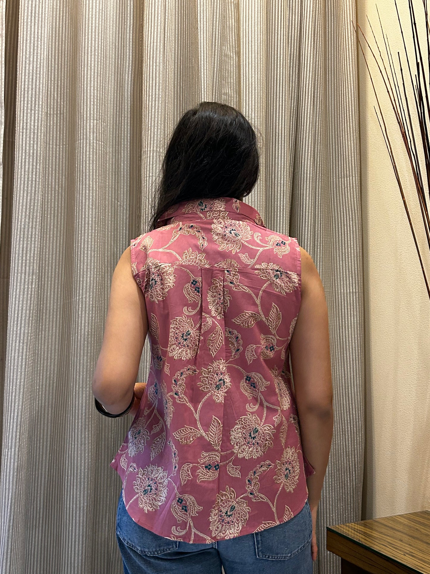 Choti choti batein: Late but slay sleeveless collar top