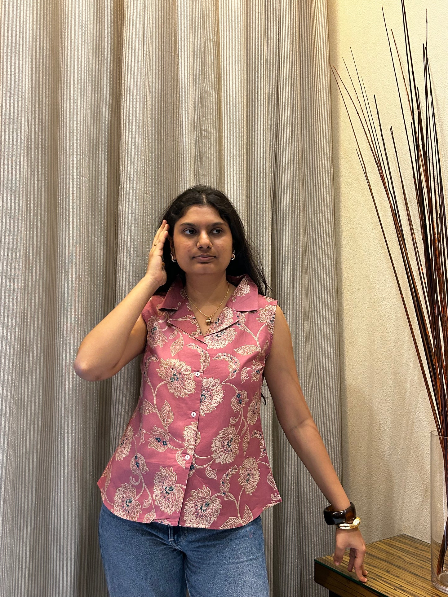 Choti choti batein: Late but slay sleeveless collar top