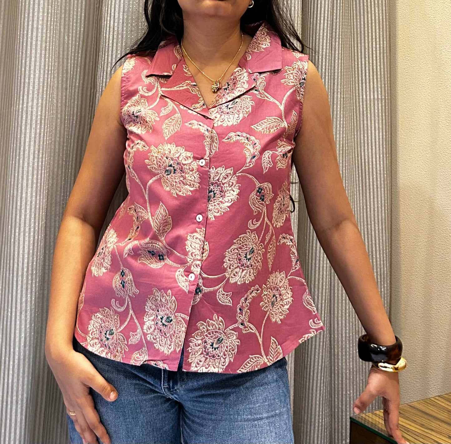 Choti choti batein: Late but slay sleeveless collar top