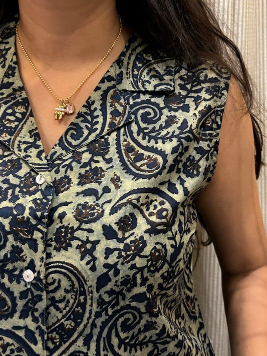 Choti choti batein: Tera mera sleeveless collar top